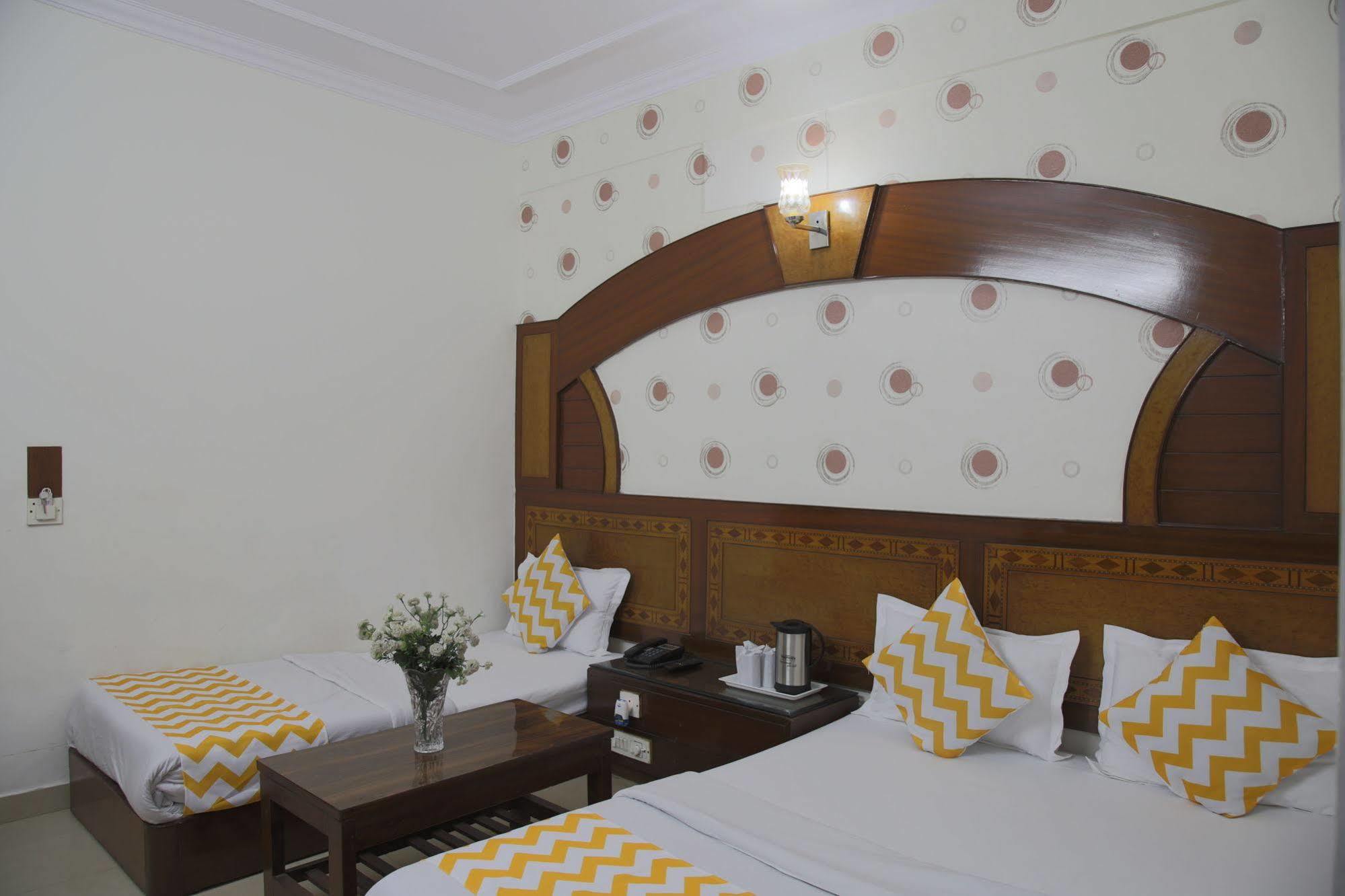 Hotel Pallvi Palace "A Well Hygiene Place" Paharganj 外观 照片